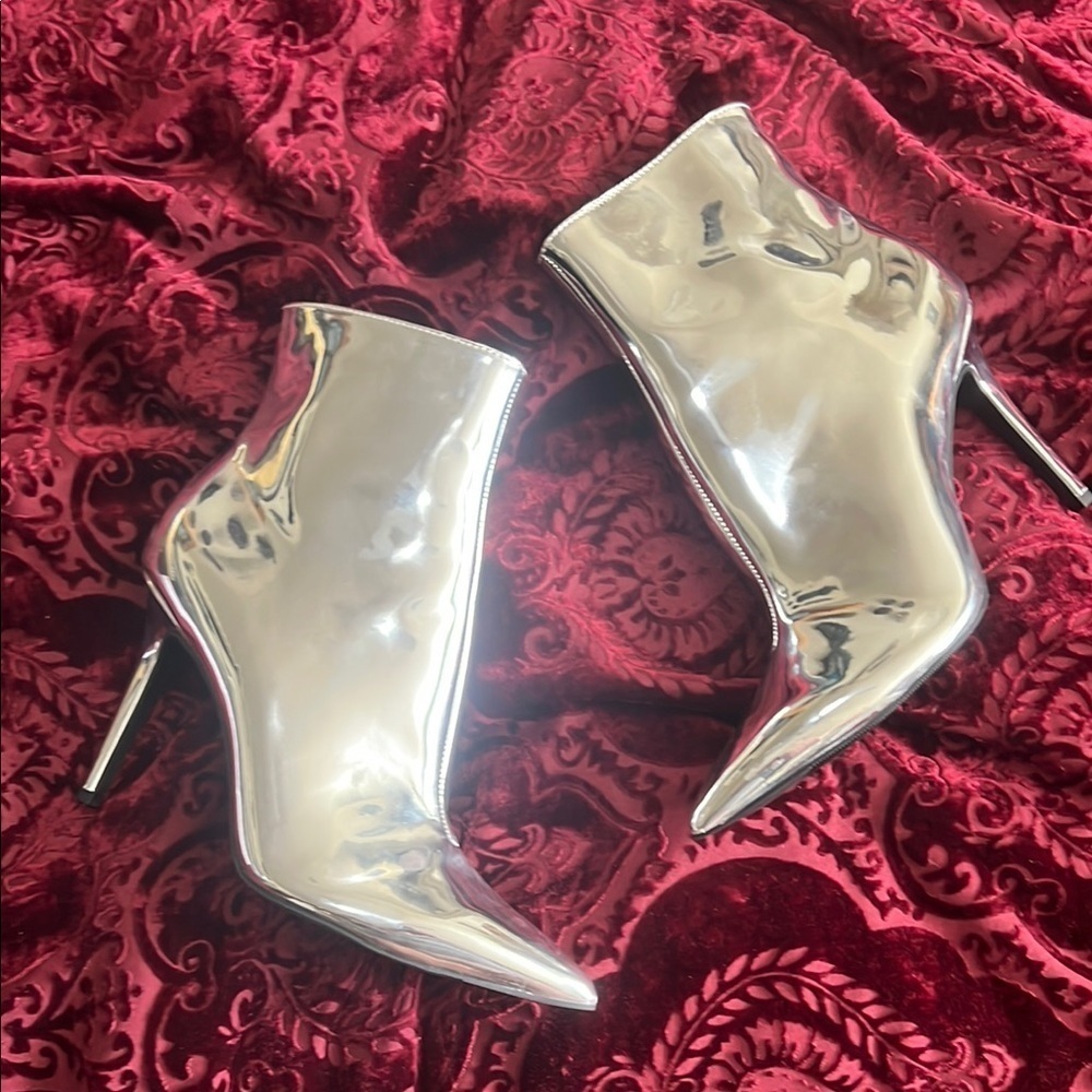 Thalia Sodi Silver Chrome Rylie Boots with Stiletto Heel 9.5